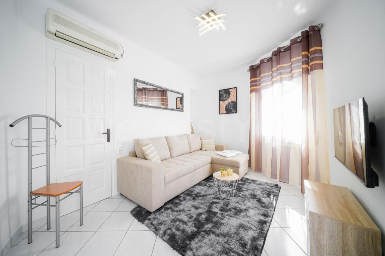 Villa Et Studio Avec Piscine - Wehostyou Empuriabrava Exteriér fotografie